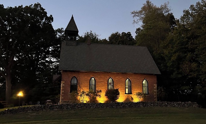 Mohican Township Cabina | Lake Fork SchoolhousenMohican and Amish Country Romantic Getaway