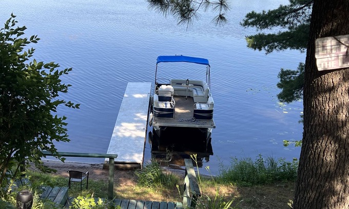 Webster Cabina | Lake Front 3 Bedroom cabin with FREE use of pontoon.