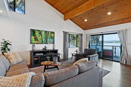 Clear Lake Casa | Lake front 4 bed rooms