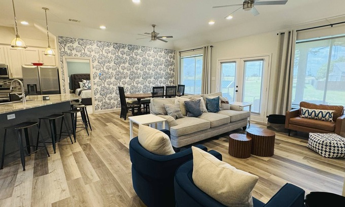 Tool Casa | Lake Front 4BR + Dock & Paddle Boards, Water front & Sunset Views