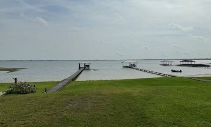 Placid Lakes Cabaña | LAKE-FRONT AT BEAUTIFUL SANDY SHORE LAKE PLACID, FL