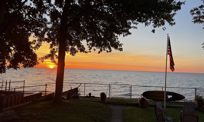 Burtchville Casa | Lake Front Beach House On Lake Huron - Private Beach