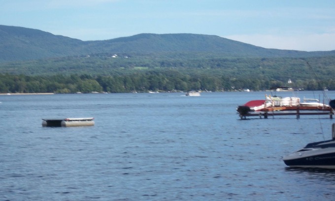 Laconia Cabina | Cabin Lake Front en las maderas Million Dollar Views Boat Slips malla en porche