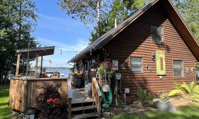 Stone Lake Cabina | Lake Front Cabin steps off Big Sissabagama Lake with NEW Fitness Center & Sauna!