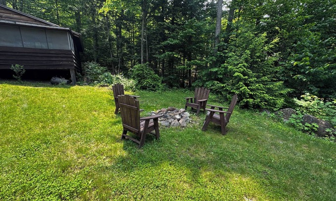 Moriah Center Cabina | Overlook ~ Lake Front Cabin en el hermoso Lincoln Pond!