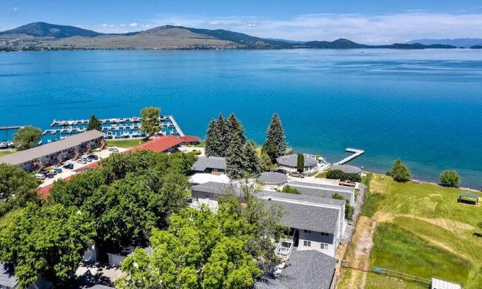 Polson Condominio | Lake Front condo with water access