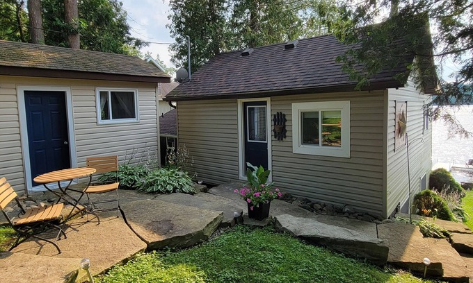 Havelock-Belmont-Methuen Cabaña | Lake Front Cottage On Beautiful Belmont Lake