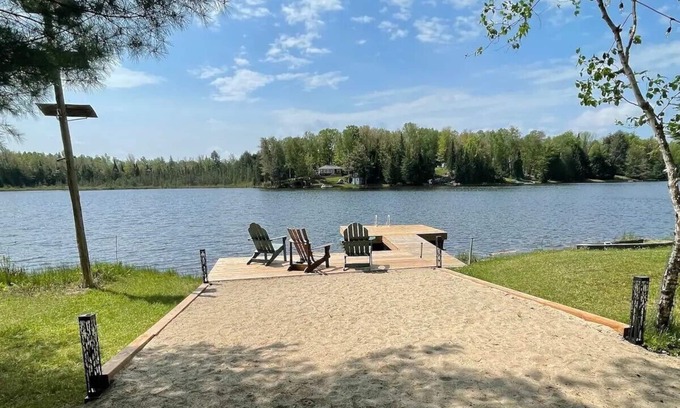 Irondale Cabaña | Lake Front Cottage on Trooper Lake, Troy Hill Ont