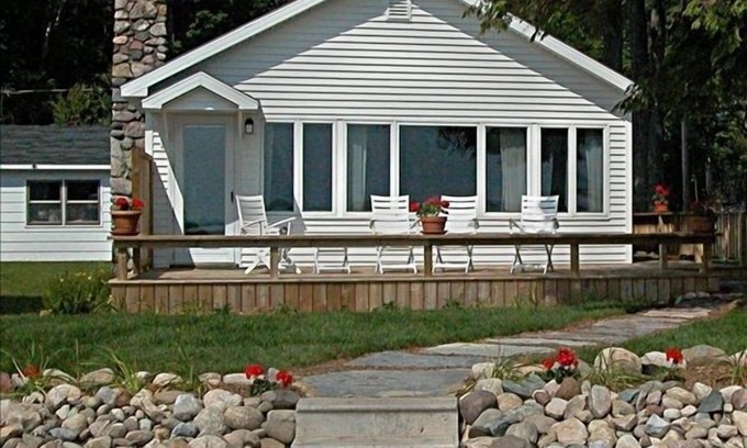 Pellston Cabaña | Lake Front Cottage en Douglas Lake, cerca de Petoskey y MacKinaw