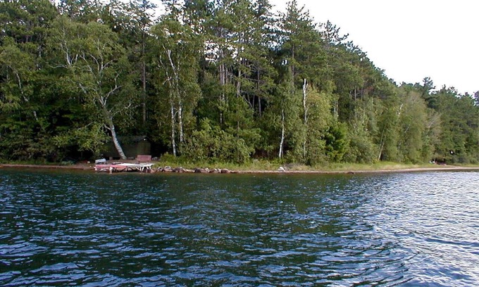 Land O Lakes Cabaña | Lake Front Cottage en el hermoso gran lago Portage con playa privada y muelle.