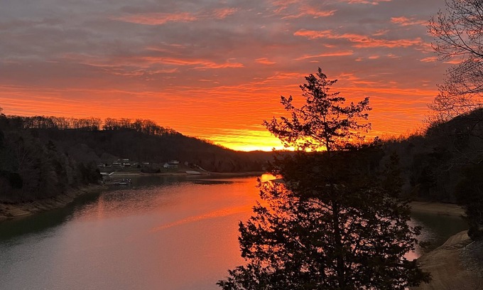 La Follette Casa | Lake Front - Gorgeous views, 6 bedroom/ 6 1/2 baths, 2 refrigerators/dishwashers