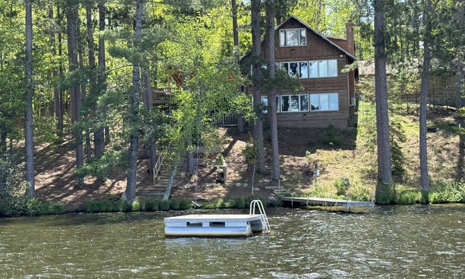 Land O Lakes Cabina | Lake Front Home en Land O 'Lakes, WIS
