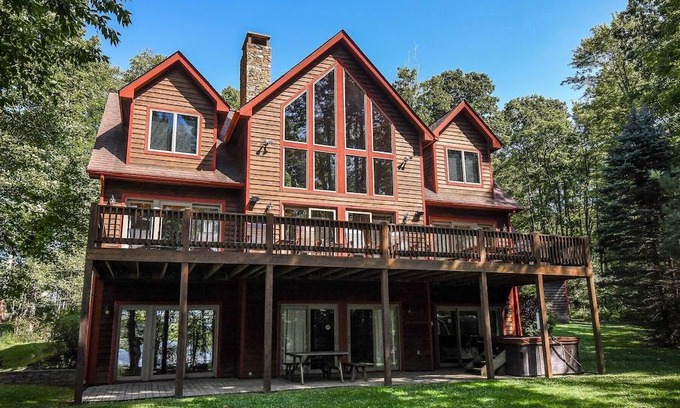 Waterfront Greens Casa | Lake Front Home with Lots of Community Amenities