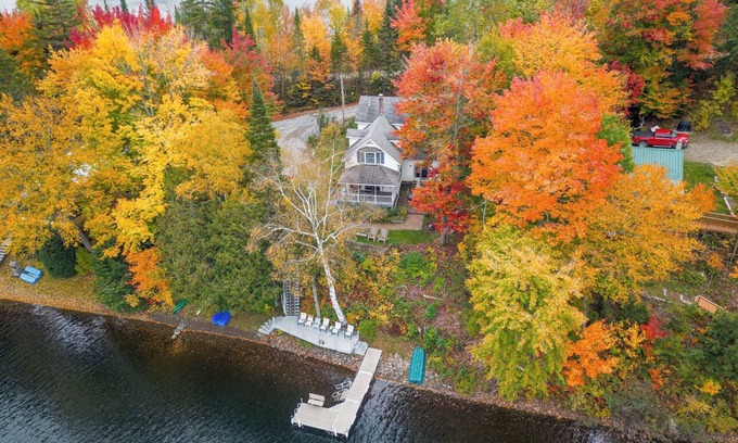 Eden Casa | Vista al lago viviendo en Lakeview Manor