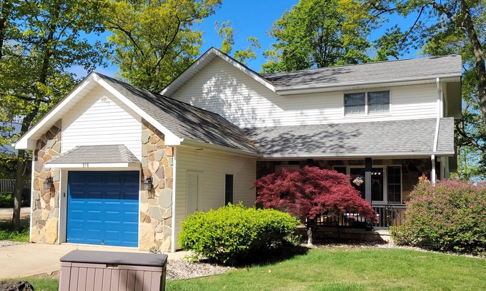 Port Austin Casa | Lake front house on private beach, spacious 5-bedroom with multi-level decks