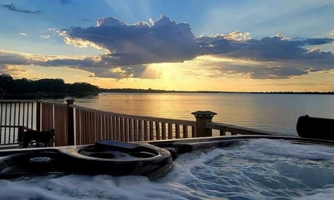 Dogwood Casa | Lake Front Lake House Paradise!