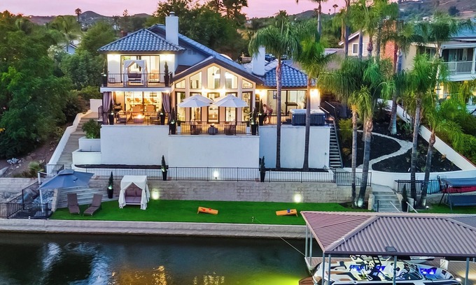 Canyon Lake Casa | Lake Front - Luxury - Views - Hot Tub