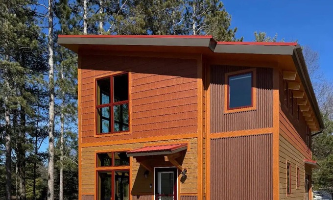 Rhinelander Cabina | Lake front NEW Cabin 2bd 2b AC/WIFI, kayak, beach, fish, firepit