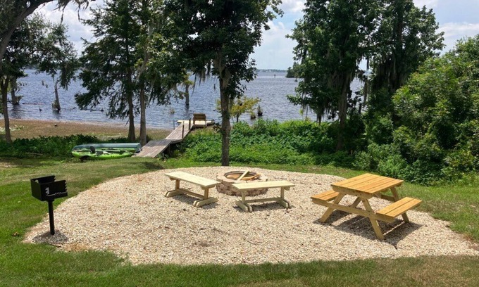 Southport Cabaña | Lake Front Rental in Panama City with Kayak, EV Charger, & Dock - Dog Friendly