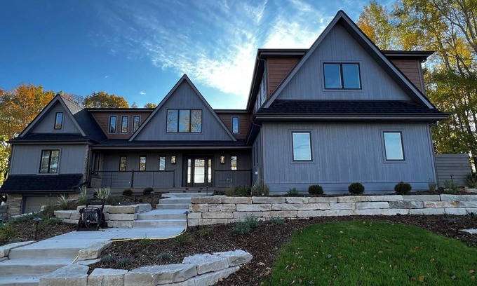 Port Washington Casa | Lake Front Retreat with Hot Tub