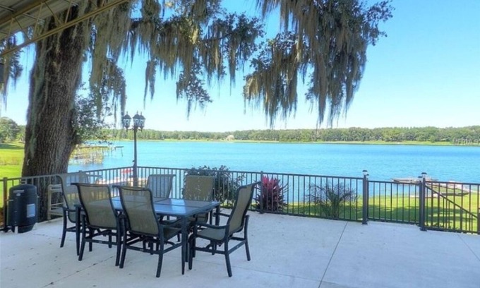 Dade City Apartamento | Lake Front Retreat...Get away from it all and relax ...away from the city lights