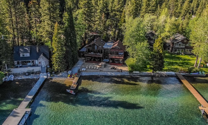 Tahoe Vista Casa | Lake Front Home con su playa privada y jacuzzi - North Lake Tahoe