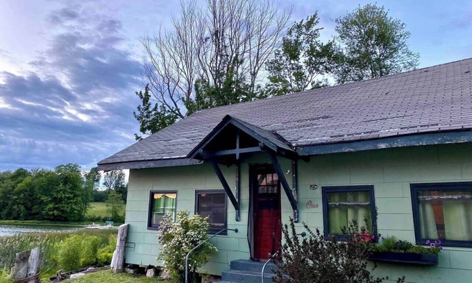 Beach Lake Casa | Lake Front Rustic Cabin #1 on Private Lake!
