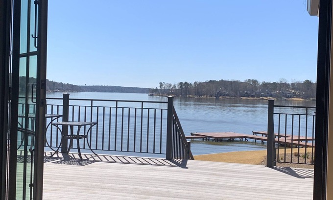 Greene County Casa | LAKE FRONT - Two mile water view in Reynolds Lake Oconee