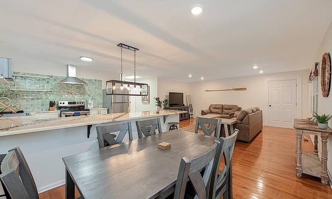Bracey Casa | Lake Gaston Duo Side A Kayak, Water mat, Gameroom