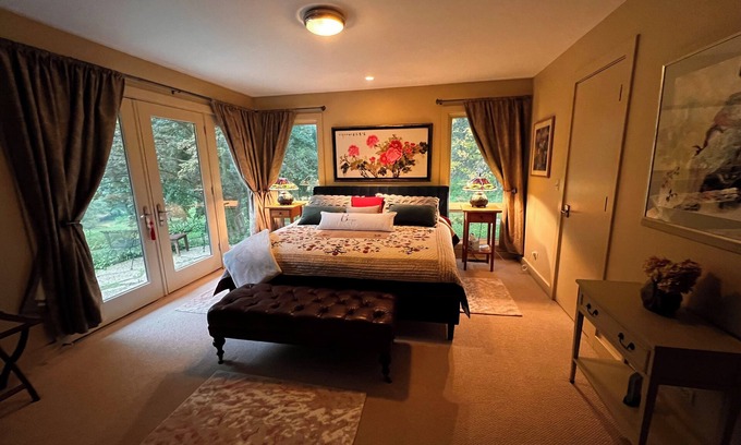 Zenda Casa | Lake Geneva Area, Country Sanctuary, Pet Friendly, Sleeps 8