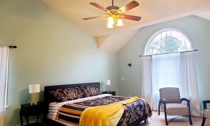 Queensbury Casa | Lake george get away close to saratoga and the adirondack
