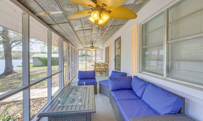 Delta Cabina | Lake Gerald Cabin Rental w/ Boat Dock & Grill!