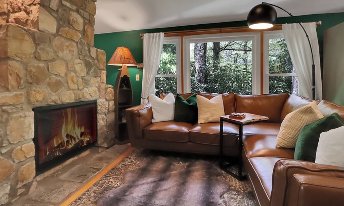 Newland Cabina | Lake, Golf & Hike at Linville Lodge in Linville Land Harbor Resort Community