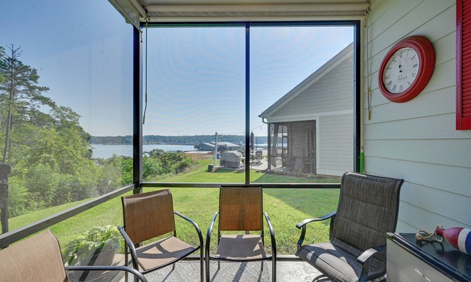 Greenwood Cabaña | Lake Greenwood Getaway w/ On-Site Boat Ramp!