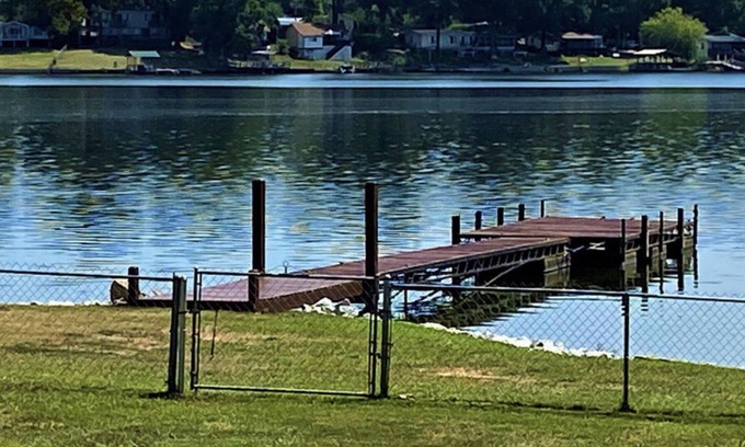 Waterloo Casa | Lake Greenwood Waterfront Home: fenced yard, private boat ramp & dock