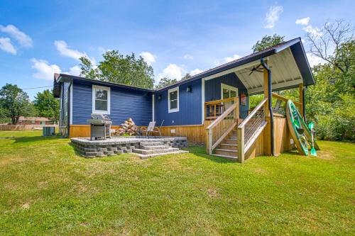Rockwell Casa | Lake Hamilton Retreat with Kayaks and Spacious Yard!