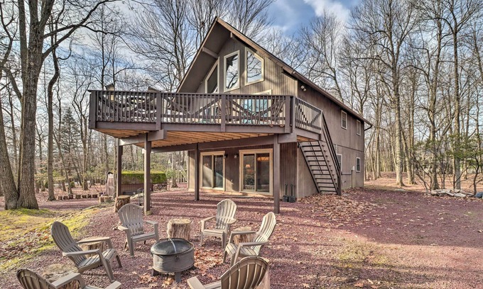 Lake Harmony Estates Cabina | Lake Harmony Access: Home w/ Game Room + Fire Pit!