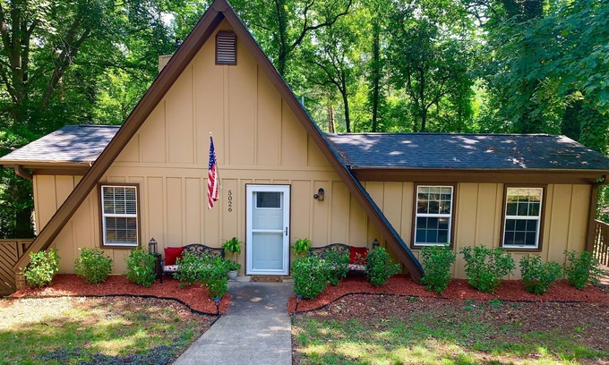 Anderson Cabaña | Lake Hartwell cottage - Hot Tub!