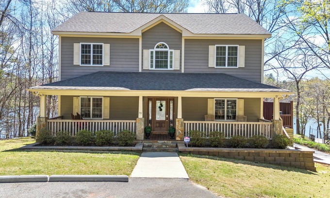 Lavonia Casa | Lake Hartwell Living at its Finest!
