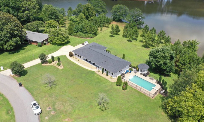 Northlake Casa | Lake Hartwell w/ Dock, Pool, Clemson, Fishing Tournaments, Sleep 12, Anderson SC