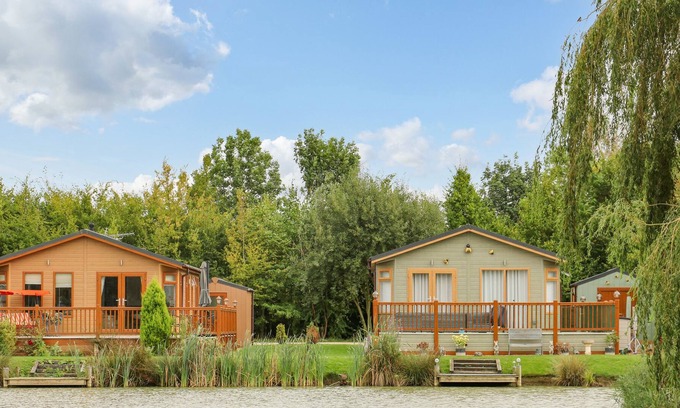 Grantham Casa | LAKE HAVEN, family friendly, with a garden in Marston, Lincolnshire