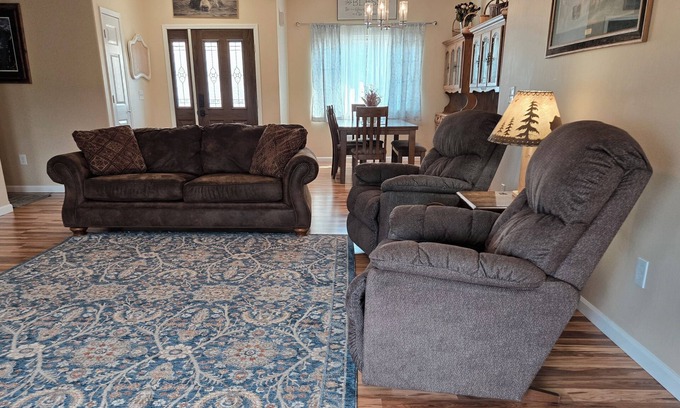 Helena Casa | Lake Helena Lookout: Gourmet Kitchen, Gorgeous Views, Unforgettable Stay