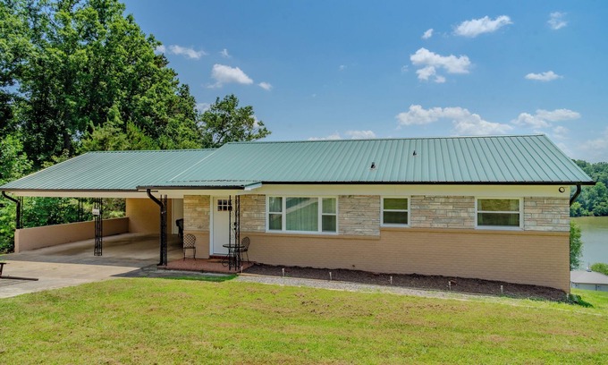 Hickory Casa | Lake Hickory cozy home