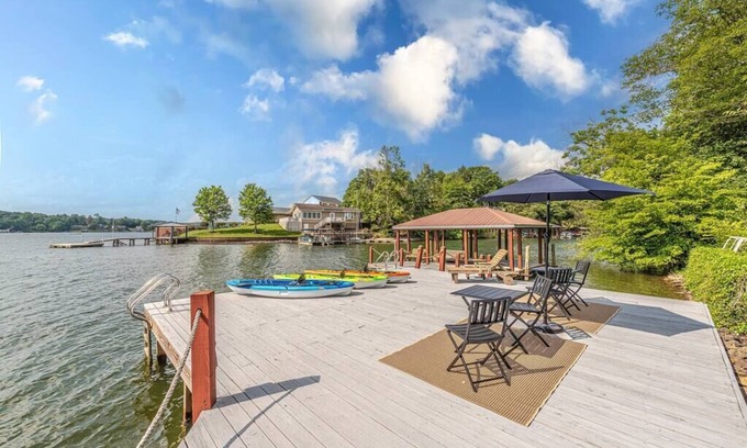 Hickory Casa | Lake Hickory Trio w/Boat Slip