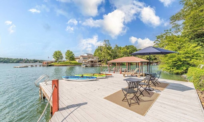 Hickory Casa | Lake Hickory Trio 3BR Blue Unit