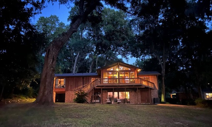 Lake Park Casa | Stunning Lake front 4 Bedroom Home- Sleeps 8 in Valdosta, Lake Park Area