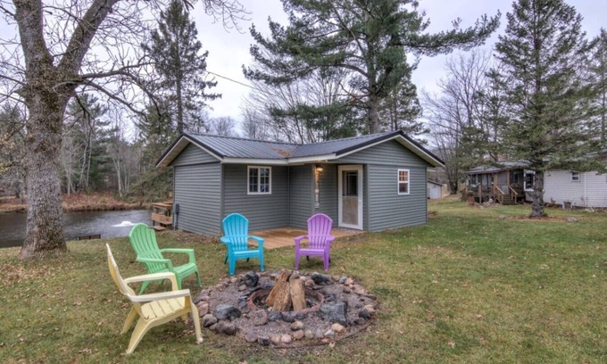 Holcombe Casa | Lake Holcombe Waterfront Escape