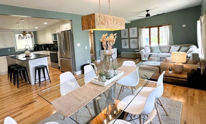 Detroit Lakes Casa | Lake Home on Deadshot Bay of Detroit Lake