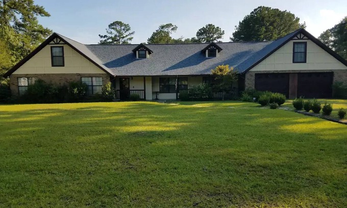 Ridgeland Casa | Lake Home Retreat near Hilton Head Island and Sav. GA