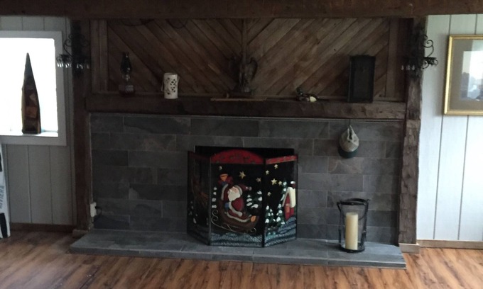 Hartsville Casa | Lake home, waterfront, rustic, large, spacious, deck, patio, grill